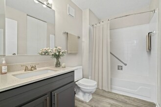 100 Forest Ave in Oak Park, IL - Building Photo - Building Photo