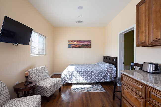 2721 W 82nd Pl, Unit Y in Inglewood, CA - Building Photo - Building Photo