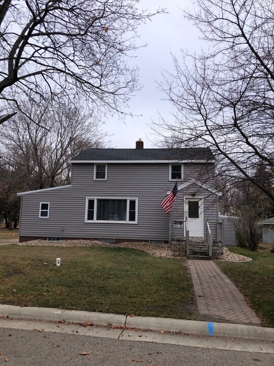 209 Havana St in Willmar, MN - Building Photo