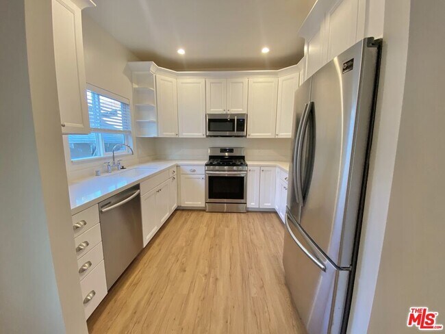 727 N La Fayette Park Pl-Unit -1 in Los Angeles, CA - Building Photo - Building Photo