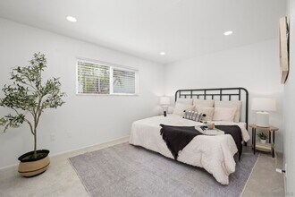 9236 Three Seasons Rd in San Diego, CA - Building Photo - Building Photo
