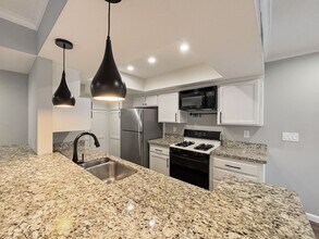 6025 Estelle St in San Diego, CA - Building Photo - Building Photo