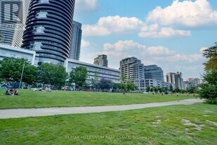 56 Annie Craig Dr in Toronto, ON - Building Photo