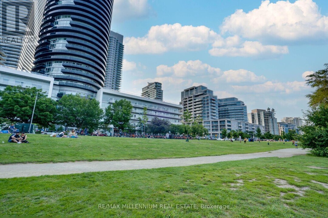 56 Annie Craig Dr in Toronto, ON - Building Photo