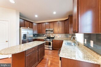 25120 Sweet Myrtle Square in Aldie, VA - Building Photo - Building Photo