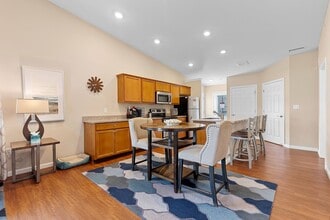 Redwood Noblesville Harewood Drive N in Noblesville, IN - Foto de edificio - Building Photo