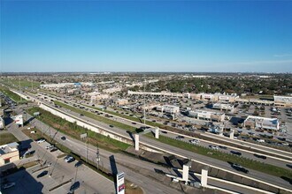 7204 Town Center Blvd, Unit B4 in Rosenberg, TX - Foto de edificio - Building Photo