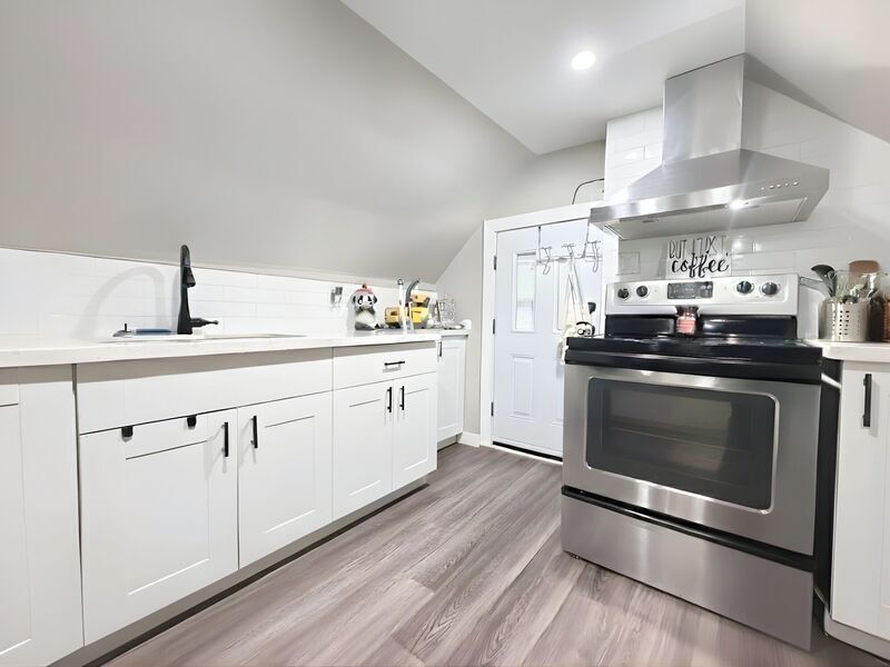 68 Smith Ave in Hamilton, ON - Building Photo