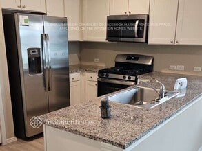 7319 Avila Vis in San Antonio, TX - Foto de edificio - Building Photo