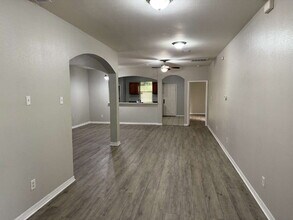 1823 Smoke Tree Ln in Dallas, TX - Building Photo - Building Photo