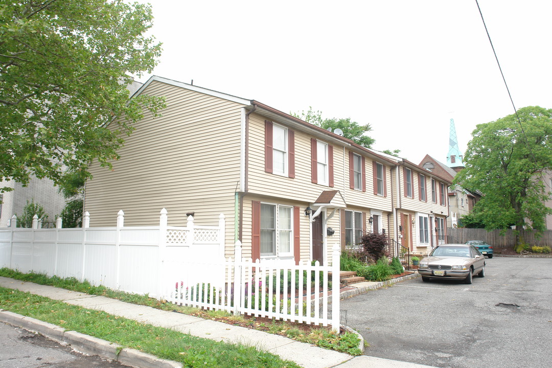 88-92 Commerce St in Perth Amboy, NJ - Building Photo