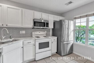 8100 Shadow Oak Dr in North Charleston, SC - Building Photo - Building Photo