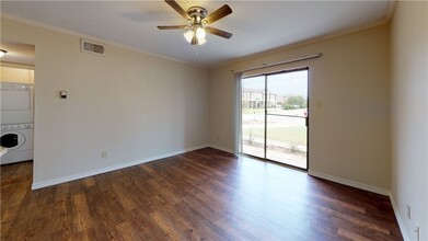 904 University Oaks Blvd, Unit 39 in College Station, TX - Building Photo - Building Photo