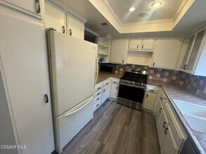 12115 Valleyheart Dr, Unit 2 in Los Angeles, CA - Building Photo - Building Photo