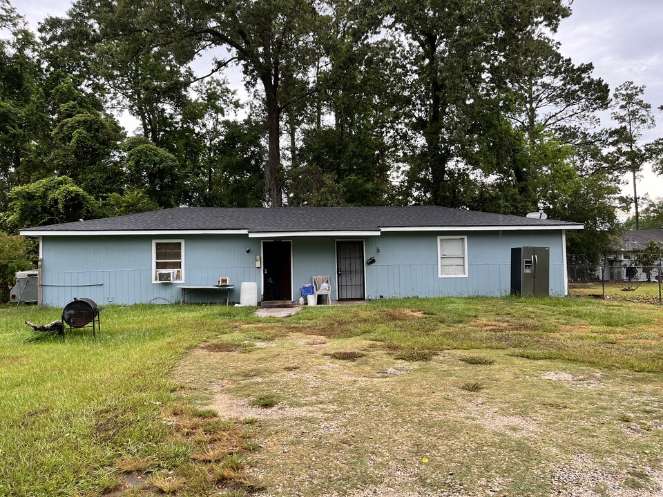 255 Pollard St in Beaumont, TX - Building Photo