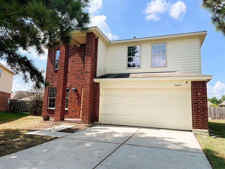 6835 Shallow River Ct in Spring, TX - Building Photo