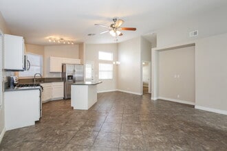 8216 James Grayson Dr in Las Vegas, NV - Foto de edificio - Building Photo