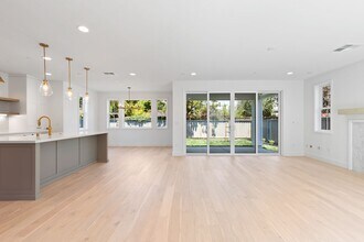1573 Chestnut St in San Carlos, CA - Building Photo - Building Photo