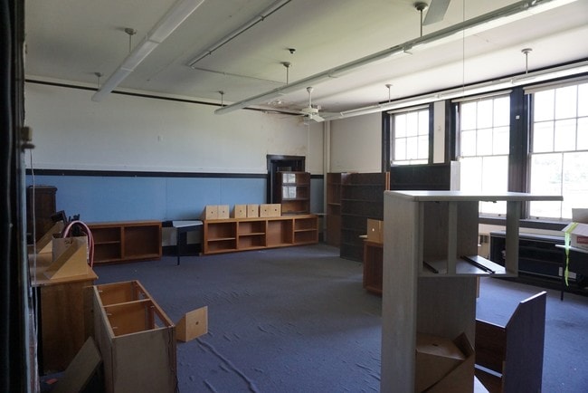 207 Pleasant St in Great Barrington, MA - Foto de edificio - Interior Photo