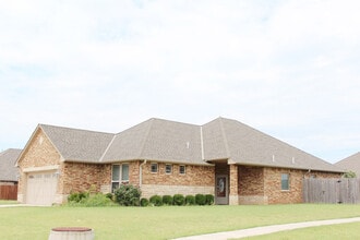 5401 SW Trevor Cir. in Lawton, OK - Building Photo - Building Photo
