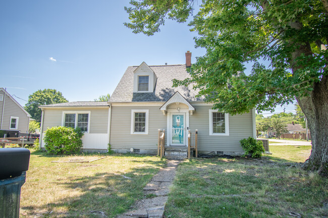 26 Davis Ave in Newport News, VA - Foto de edificio - Building Photo