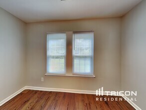7233 Hidden Creek Dr in Charlotte, NC - Building Photo - Building Photo