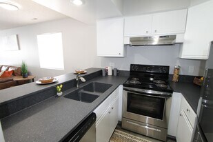6320 S 72nd St in Ralston, NE - Building Photo