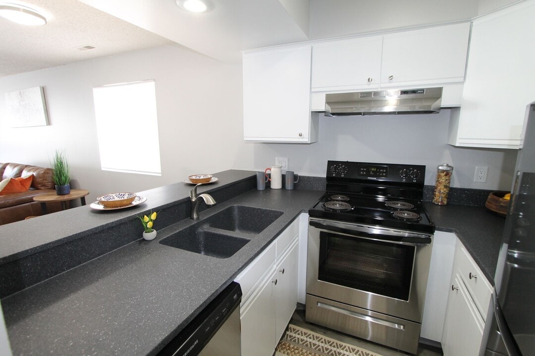 6410 S 72nd St-Unit -6410-204 in Ralston, NE - Building Photo