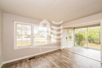 201 Ridgewood Ave in Fairfield, AL - Foto de edificio - Building Photo