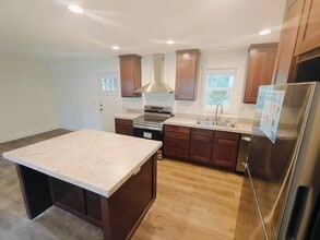 824 S 1st St in Dunsmuir, CA - Building Photo - Building Photo