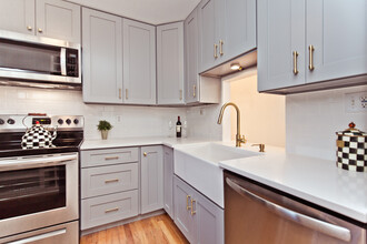 1643 S Barton St in Arlington, VA - Foto de edificio - Building Photo
