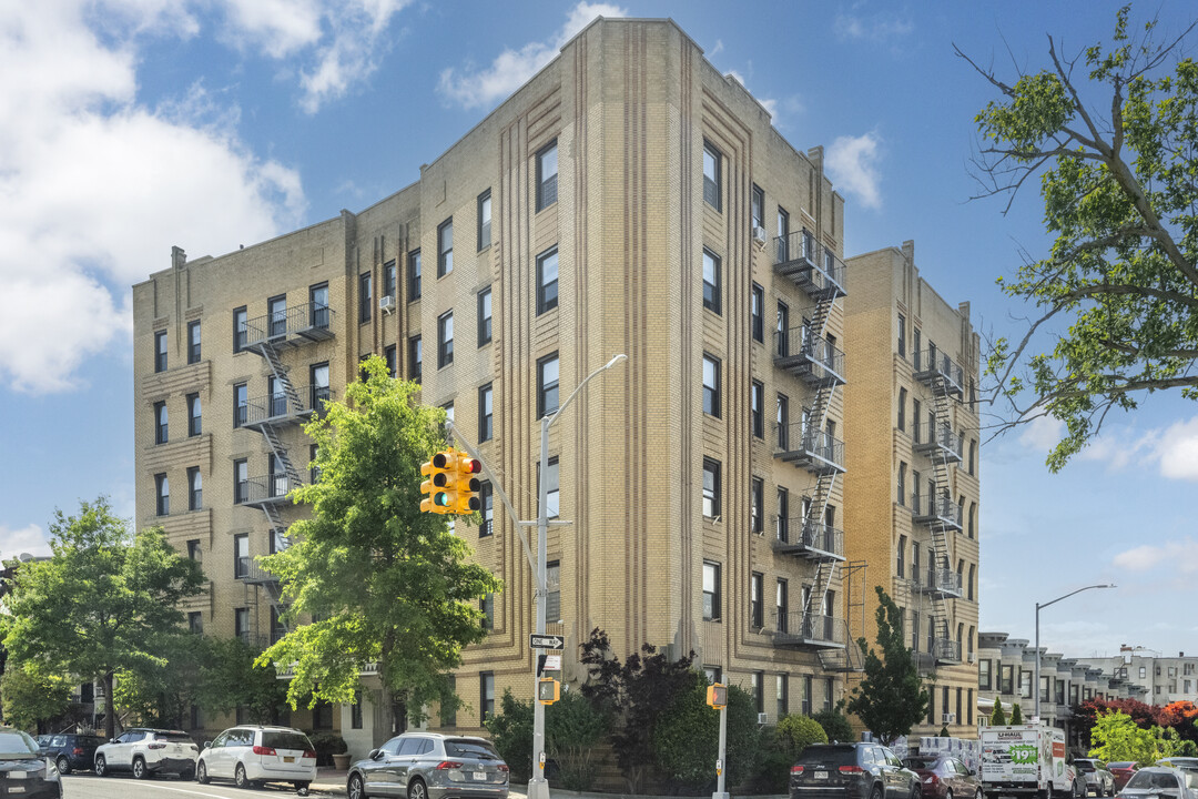 6702 Ridge Blvd in Brooklyn, NY - Foto de edificio