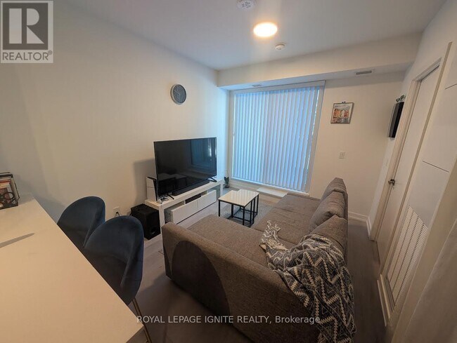 2501 Saw Whet Blvd. in Oakville, ON - Building Photo - Building Photo