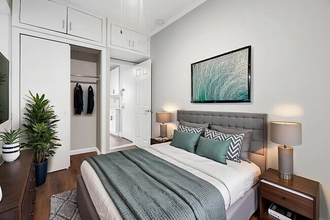 242 Mulberry St, Unit 18 in New York, NY - Building Photo - Building Photo