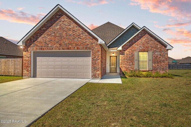 207 Barnsley Dr in Duson, LA - Building Photo - Building Photo