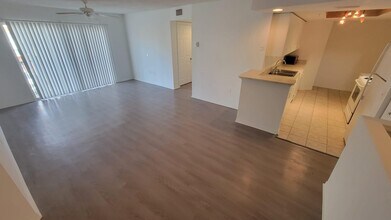 4197 N Haverhill Rd in West Palm Beach, FL - Building Photo - Building Photo