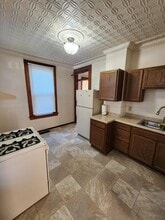 2548 Jackson St, Unit 1 in Dubuque, IA - Building Photo - Building Photo