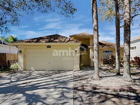 16502 Lake Heather Dr in Tampa, FL - Building Photo