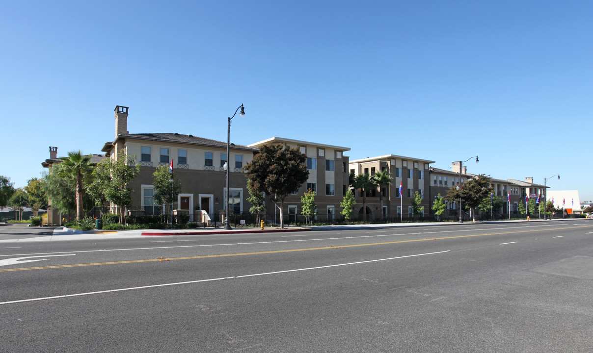 The Gables of Whittier in Whittier, CA - Foto de edificio