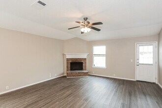 2528 Tar Heel Dr in Fort Worth, TX - Building Photo - Building Photo