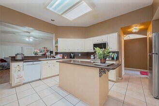 10323 Emerald Pine Dr in Houston, TX - Building Photo - Building Photo