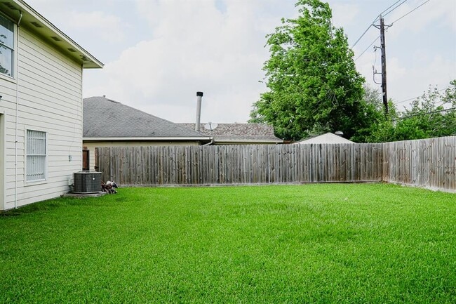 10943 Malden Dr in Houston, TX - Building Photo - Building Photo