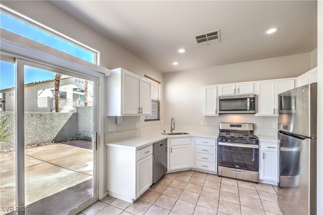 property at 7236 Victoria Oak Ct