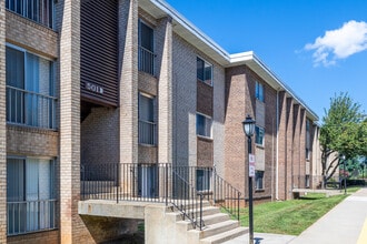 Gaitherhouse Apartments in Gaithersburg, MD - Foto de edificio - Building Photo