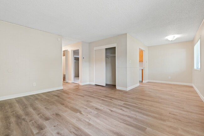 A+ Davis Location - 217 B Street, Davis CA in Davis, CA - Building Photo - Interior Photo
