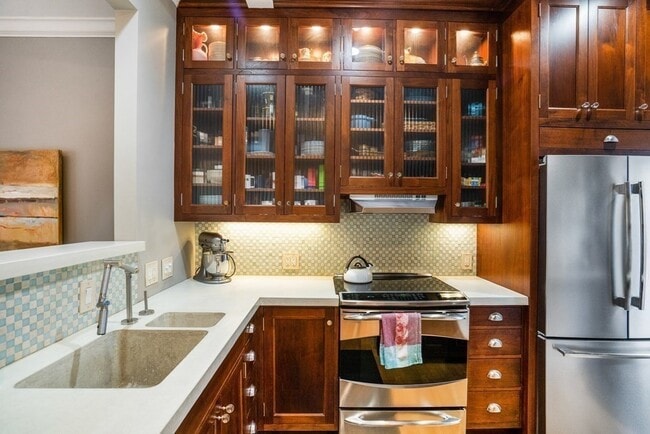 381 Huron Ave in Cambridge, MA - Building Photo - Building Photo