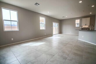 1417 Overseer Ave in Henderson, NV - Building Photo - Building Photo