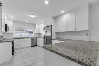 7125 SW 93rd Ct in Miami, FL - Foto de edificio - Building Photo