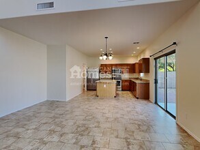 17238 W Maui Ln in Surprise, AZ - Foto de edificio - Building Photo