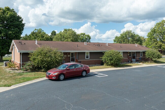 Chicago Trail Village in New Carlisle, IN - Building Photo - Building Photo